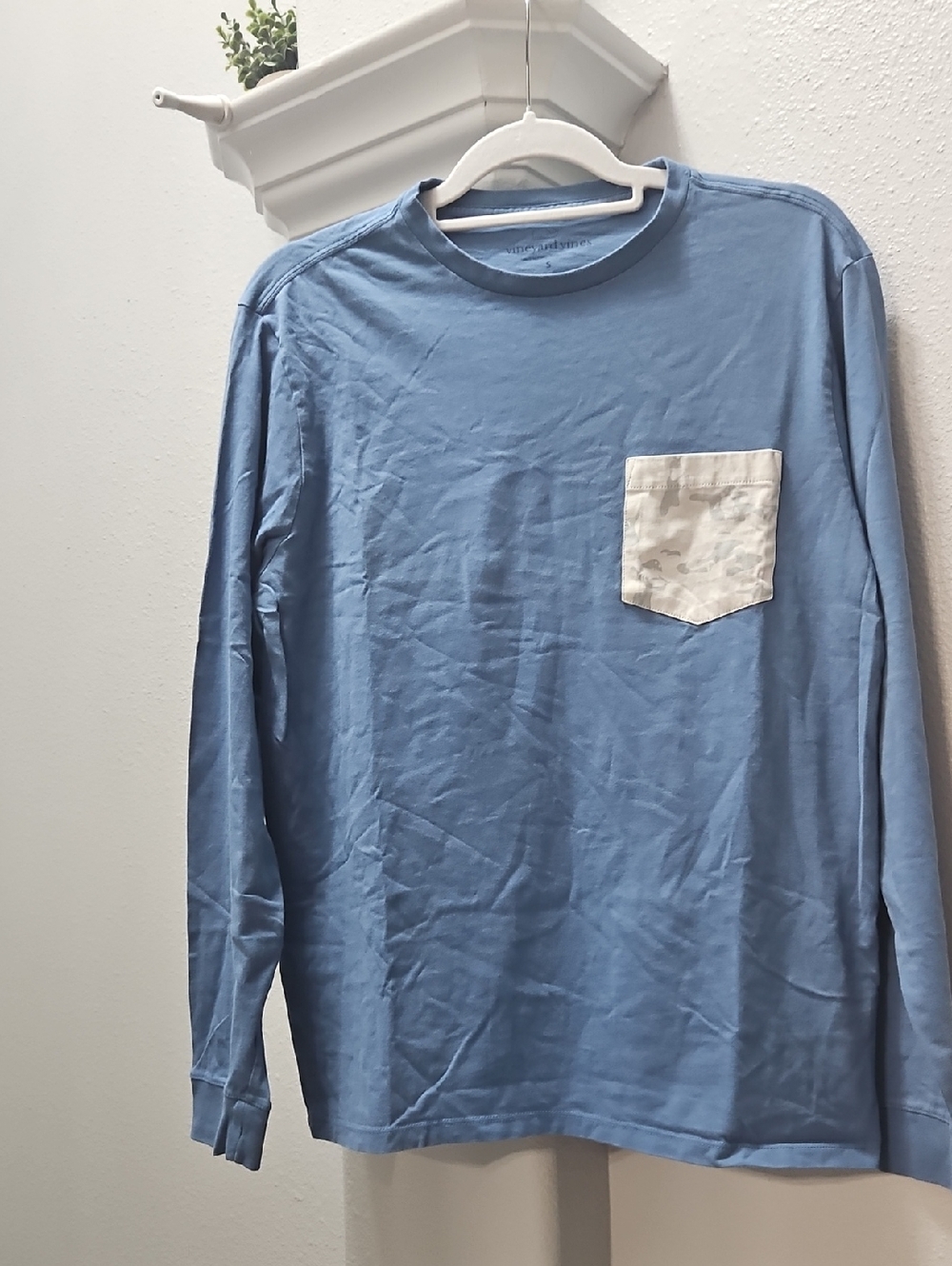 Vineyard Vines Light Blue Long-Sleeve Tee with Cream Pocket